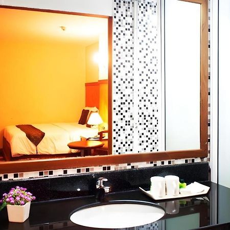 Nh Elegant Hotel Sakon Nakhon Exteriér fotografie
