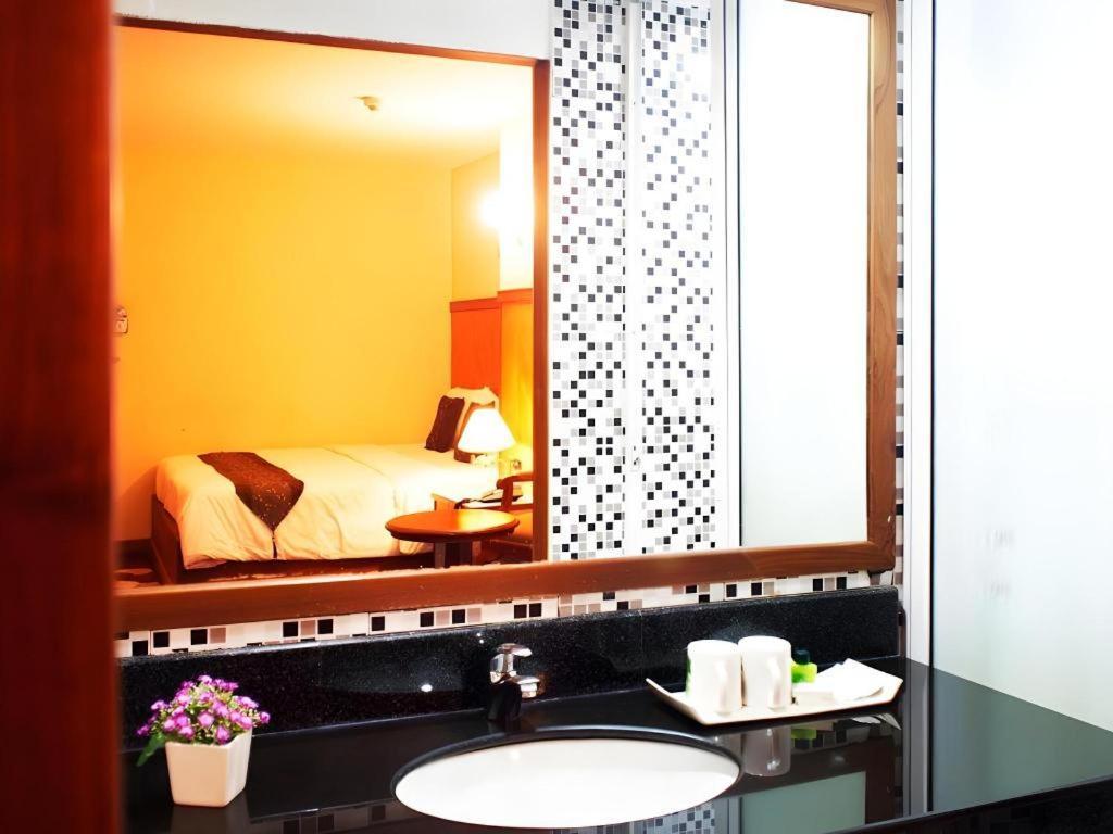 Nh Elegant Hotel Sakon Nakhon Exteriér fotografie