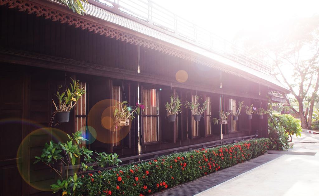 Nh Elegant Hotel Sakon Nakhon Exteriér fotografie